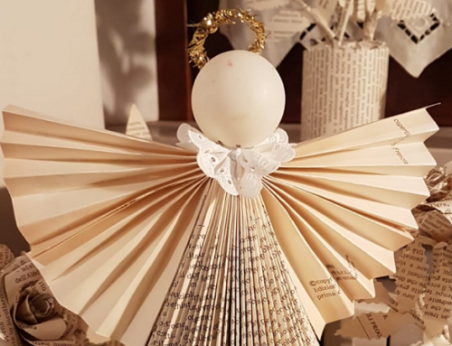 Decori natalizi fatti con materiale di riciclo