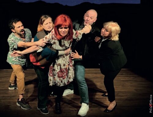 Lo spettacolo “Giù con la vita” tratta il tema del suicidio